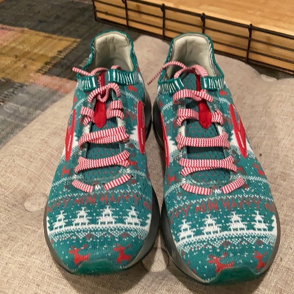brooks holiday shoes 2023